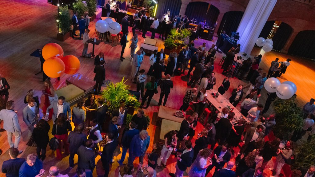 HLN_2022-WalkingDinner